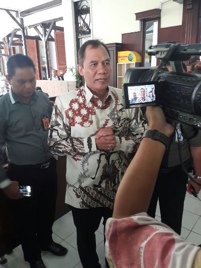 Bambang Haryo Soekartono, anggota DPR-RI periode 2014-2019 dari Partai Gerakan Indonesia Raya (Gerindra) untuk Dapil Jawa Timur I saat di PN Surabaya. Kedatangannya memberikan suport kepada terdakwa Chinchin. Henoch Kurniawan